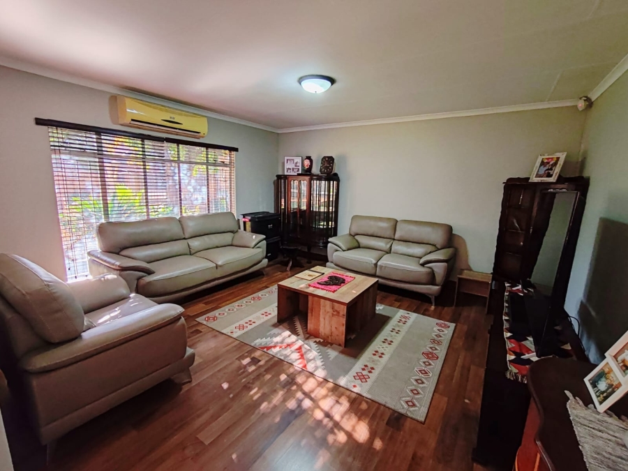5 Bedroom Property for Sale in Grimbeeck Park North West